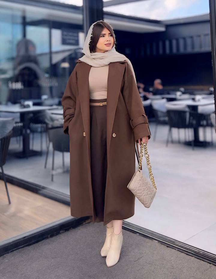 پالتو زنانه فوتر کجراه کوبیده زنانه شیک و ترند سال رنگ شکلاتی تیره، پالتو فوتر درجه یک زنانه و شیک گرم زمستانه زنانه