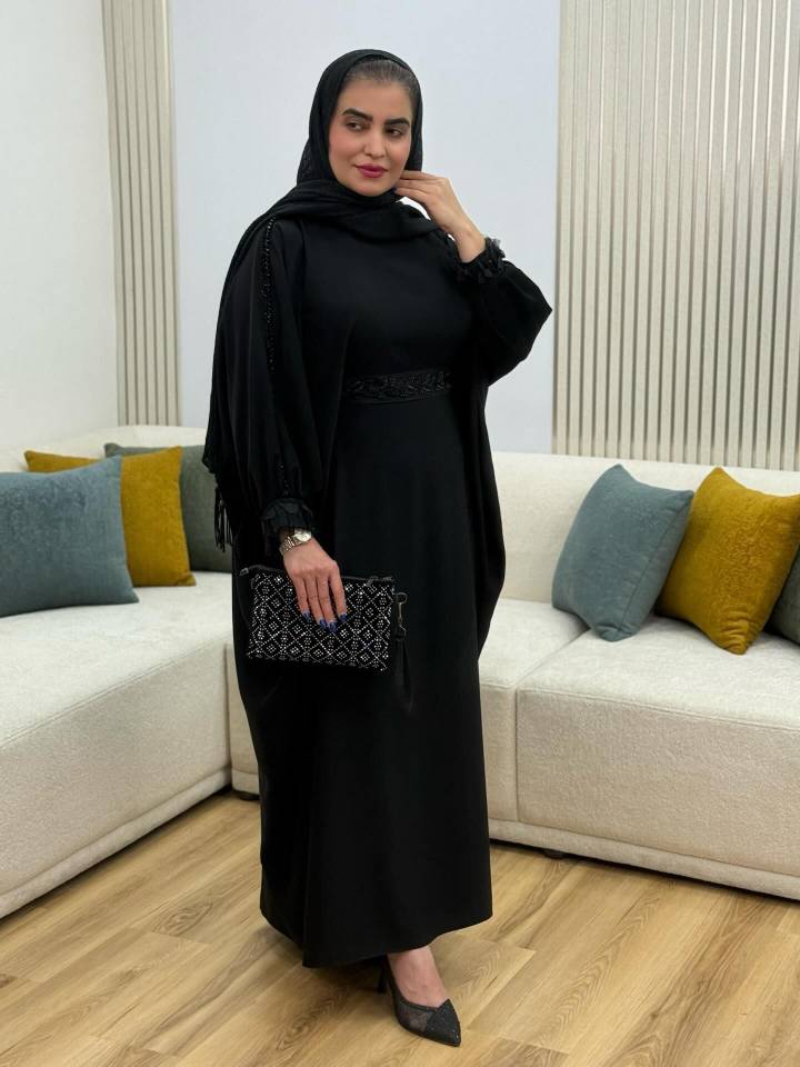 عبا مشکی محرمی زنانه بیتا با خرجکار استین و کمر مهره دوزی و گلدوزی شده  ، عبا محرمی زنانه الیزه درجه یک و شیک بیتا فری سایز ۳۸ تا ۴۸