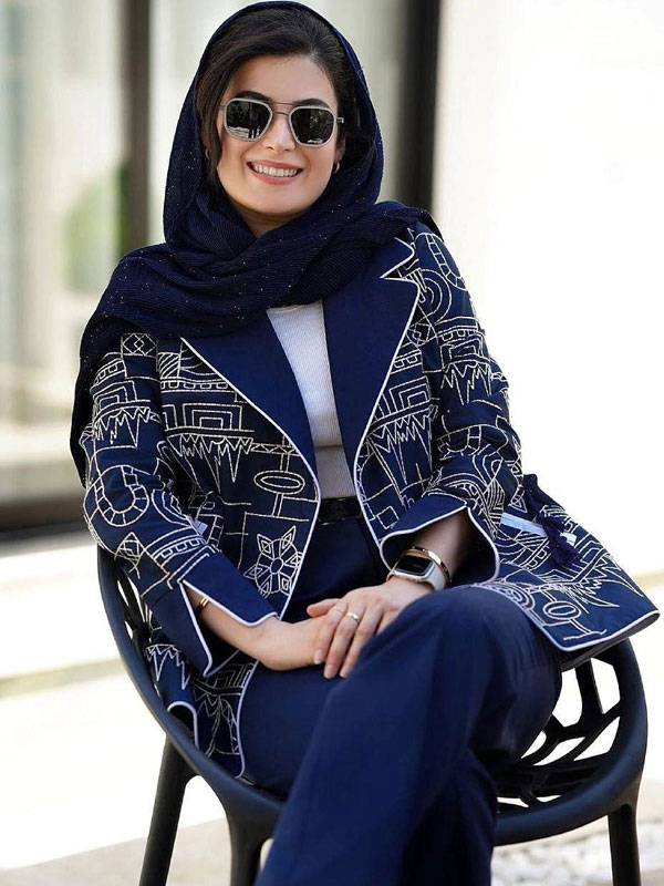ست کت و شلوار زنانه شیک و طرح دار ابریشم سورمه ای شیک و جذاب ، ست کت و شلوار زنانه سورمه ای طرح دار بیرونی و مجلسی